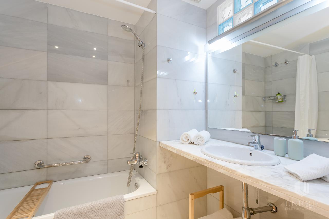 Unique Rentals - Stylish Seafront Duplex Барселона Экстерьер фото